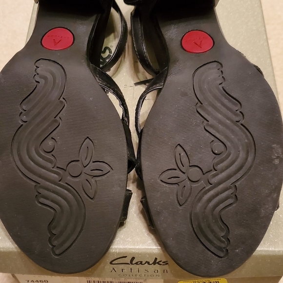 NWT Clarks Artisan Della Strap Black Sandal Stack Look Heel w/ Original Box - Picture 2 of 16
